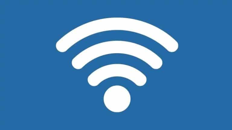 Mavi fon üzerinde wifi amblemi